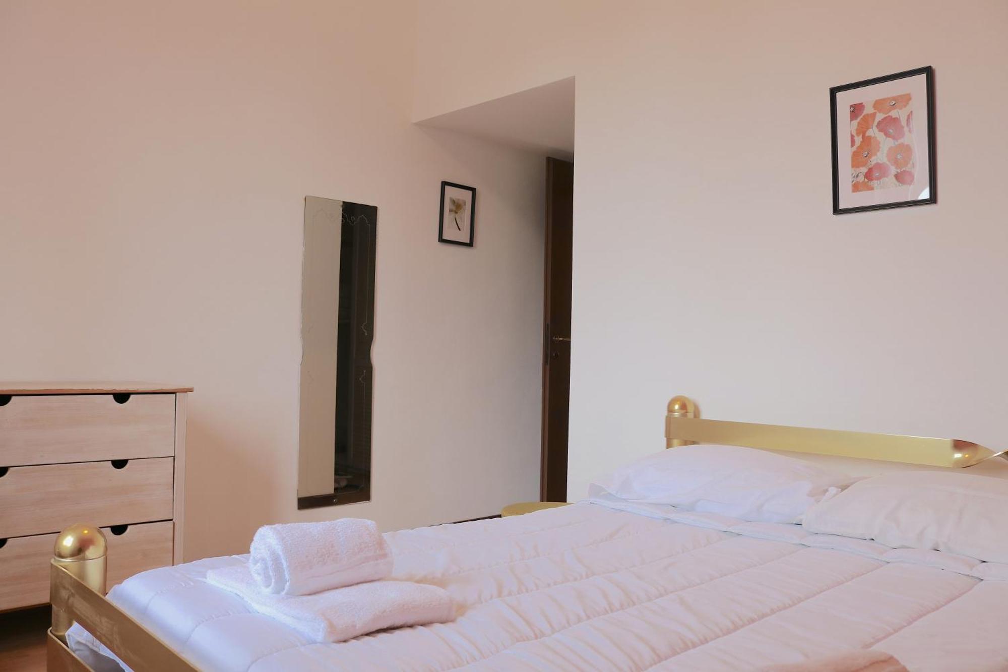 Apartamento Le Residenze Della Poetessa Corsico Exterior foto